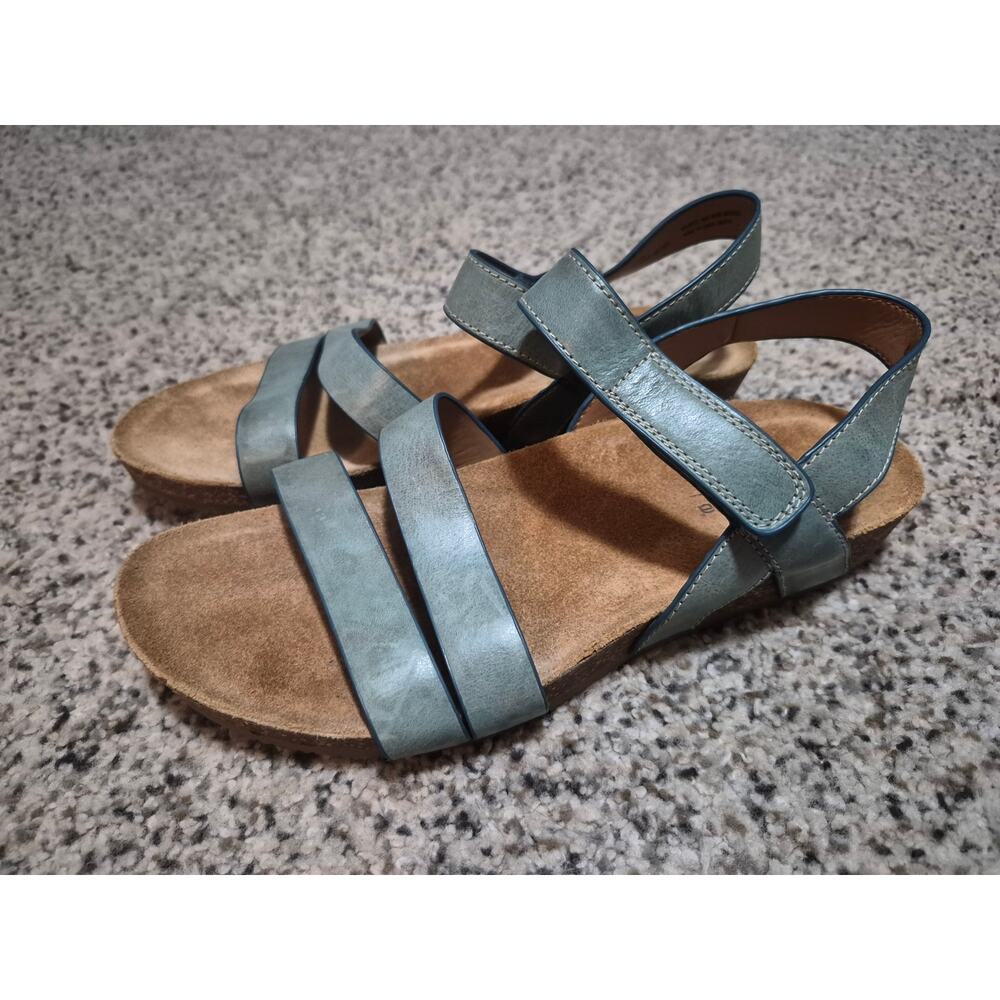 Comfortiva Womens Sandals Size 8.5W Wide Blue Leather Strappy